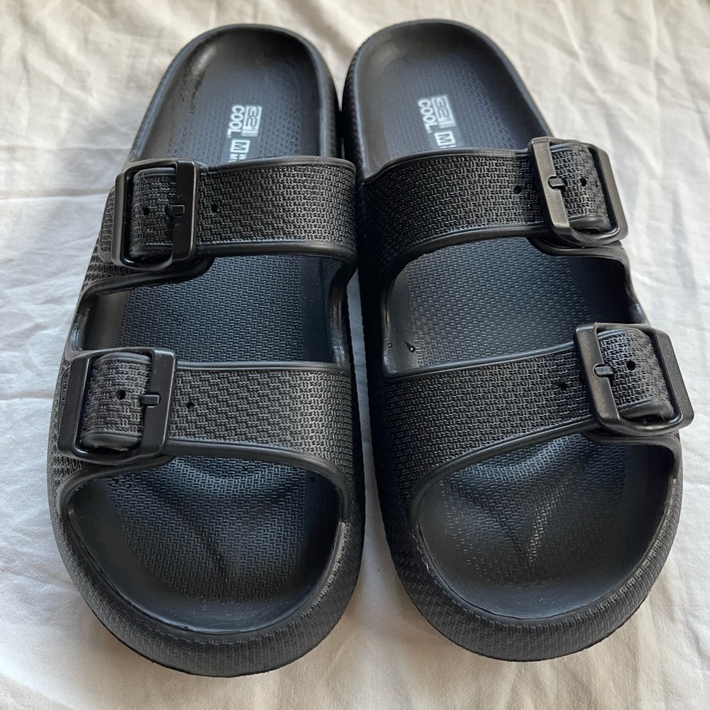 32 Degrees Black slip on Sandals